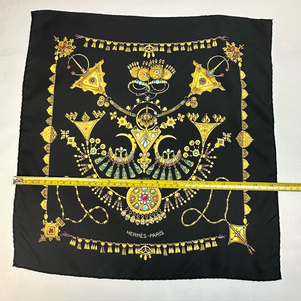 Hermès Vintage "Parures des Sables" silk scarf by Laurence Bourthoumieux in 1988 - Picture 3 of 8